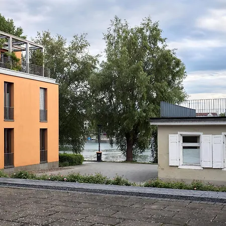 Seeglueck Ufertraum - Stilvolle Ferienwohnung Direkt Am Seerhein Mit Tiefgaragenstellplatz In Zentraler Lage Von Konstanz Apartament Konstancja