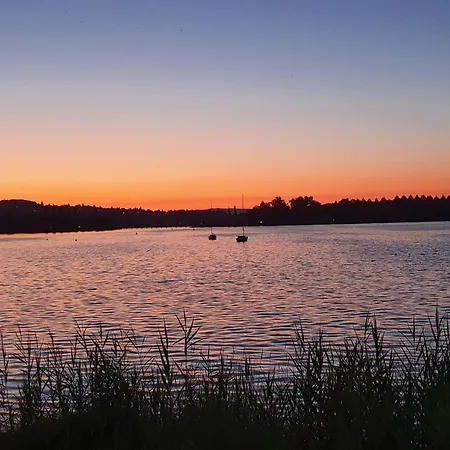 Seeglueck Ufertraum - Stilvolle Direkt Am Seerhein Mit Parkplatz In Zentraler Lage Von Apartmán Kostnice